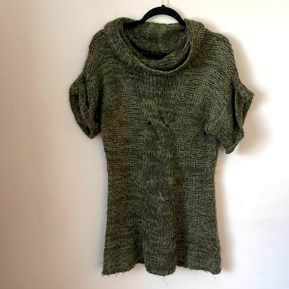 Short sleeve tunic length sweater